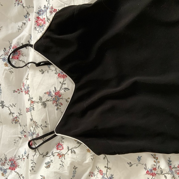 Contrast trim v neck - Picture 1 of 2